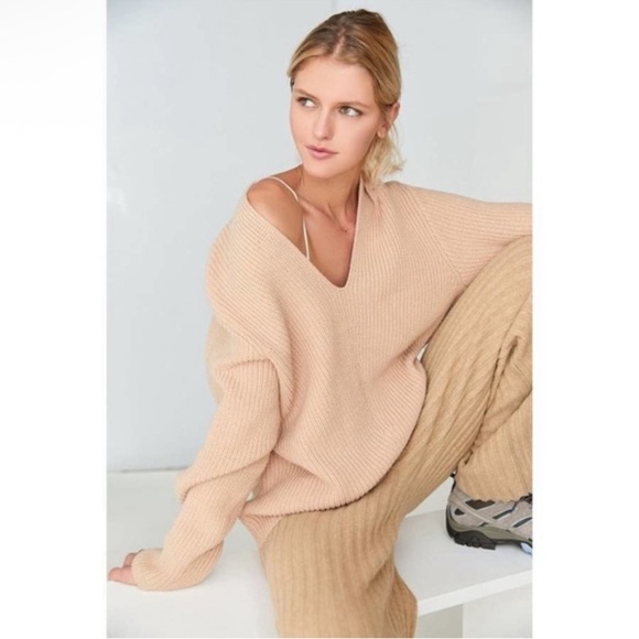 Urban Outfitters Sweaters - Urban Outfitters Victoria Cream V-Neck Sweater